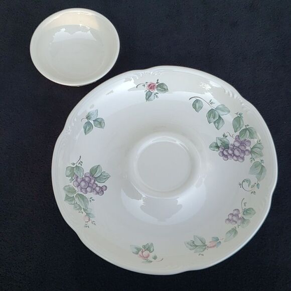 Beautiful Vintage Pfaltzgraff Ceramic Chip / Veggie & Dip Set Grapes Roses - Picture 1 of 9